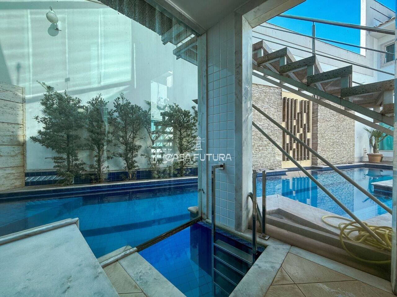 Casa com 4 quartos, 394 m² - foto 3