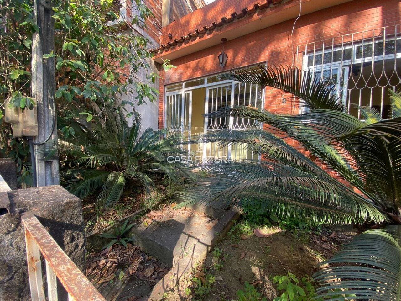 Casa com 4 quartos, 235 m²