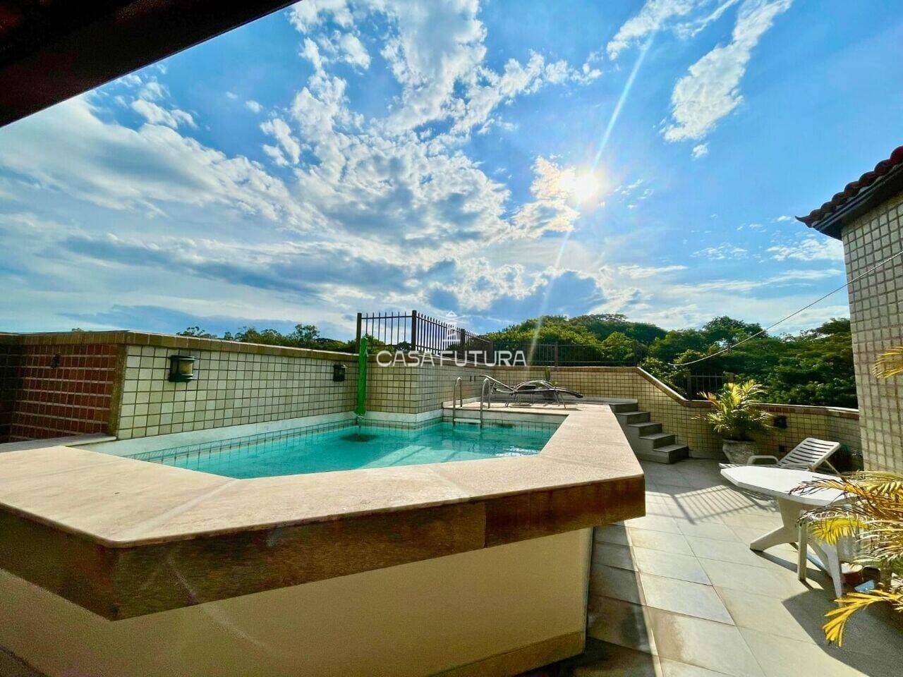 Cobertura com 4 quartos, 352 m²