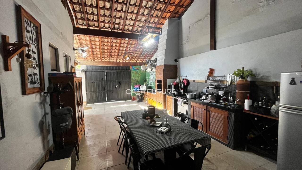 Casa com 3 quartos, 194 m² - foto 3
