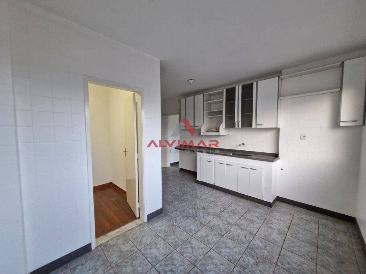 Apartamento com 3 quartos, 120 m²