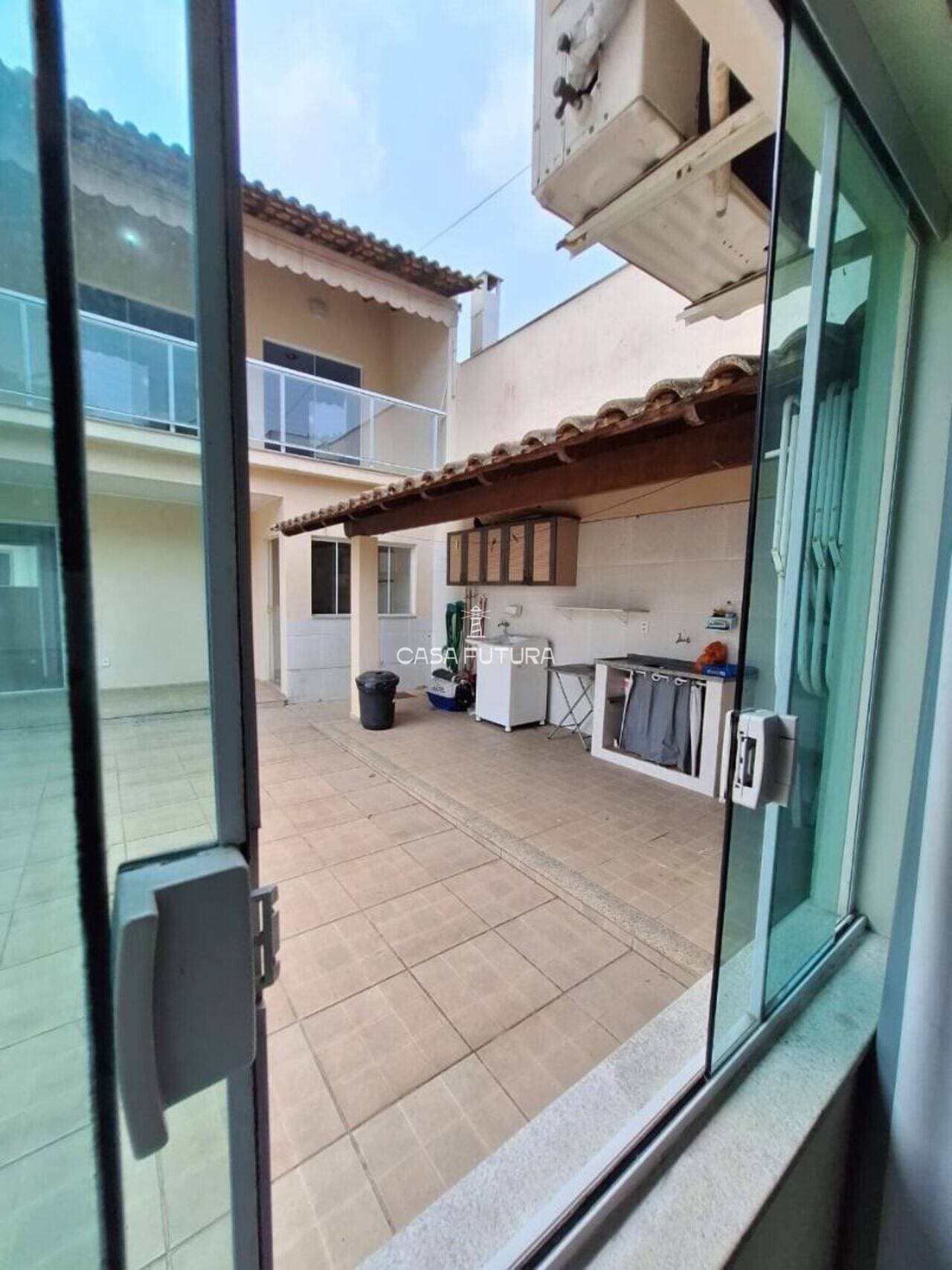 Casa com 3 quartos, 254 m² - foto 4