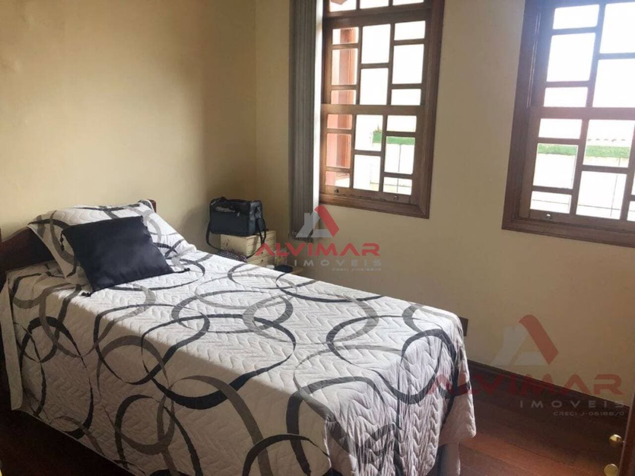 Casa com 4 quartos, 381 m² - foto 5