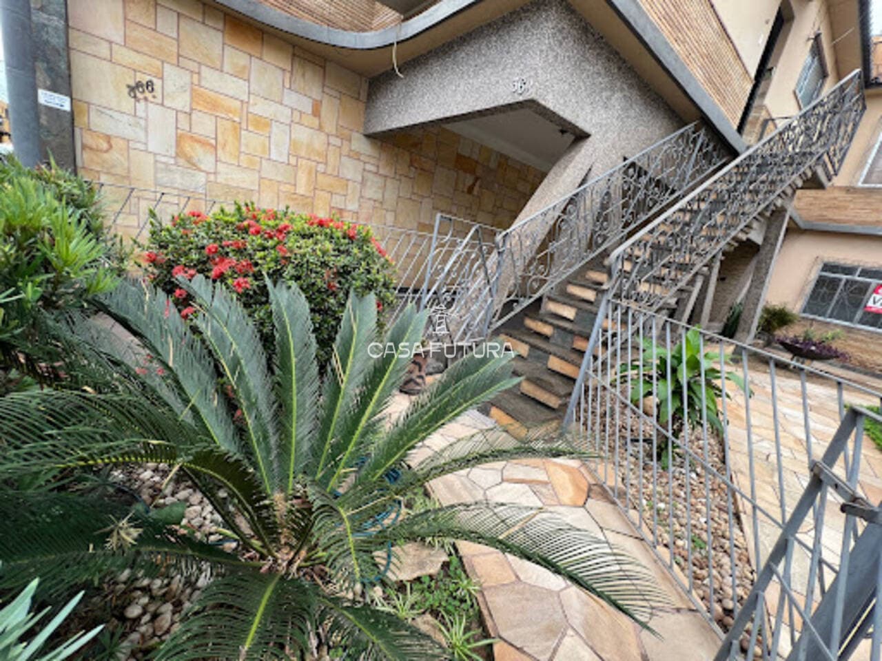 Casa com 9 quartos, 199 m²