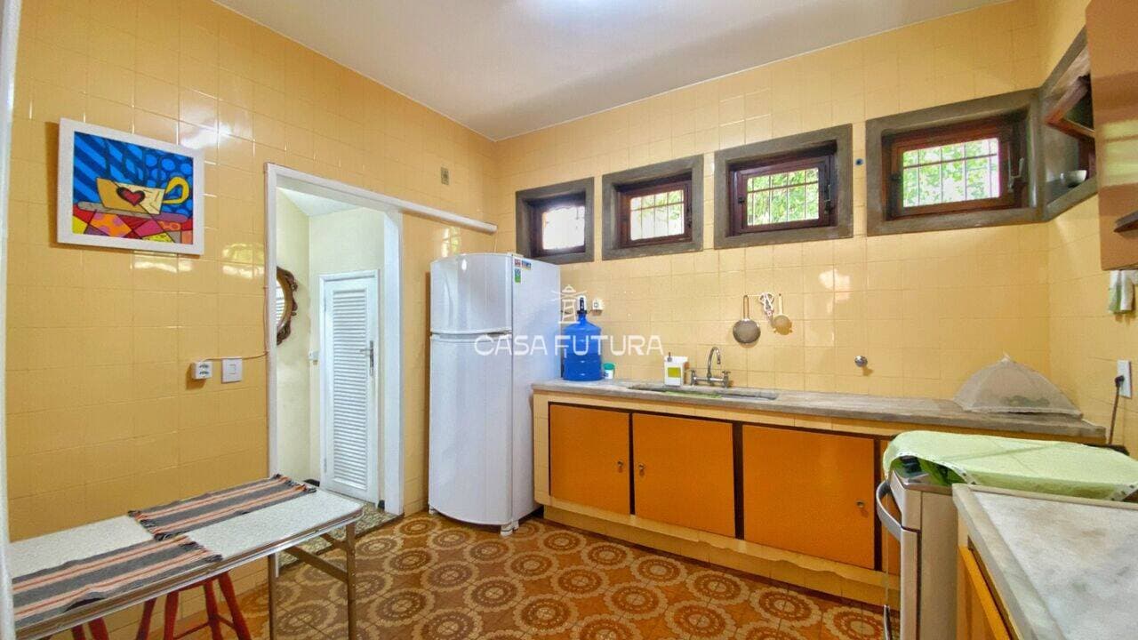 Casa com 4 quartos, 215 m² - foto 9