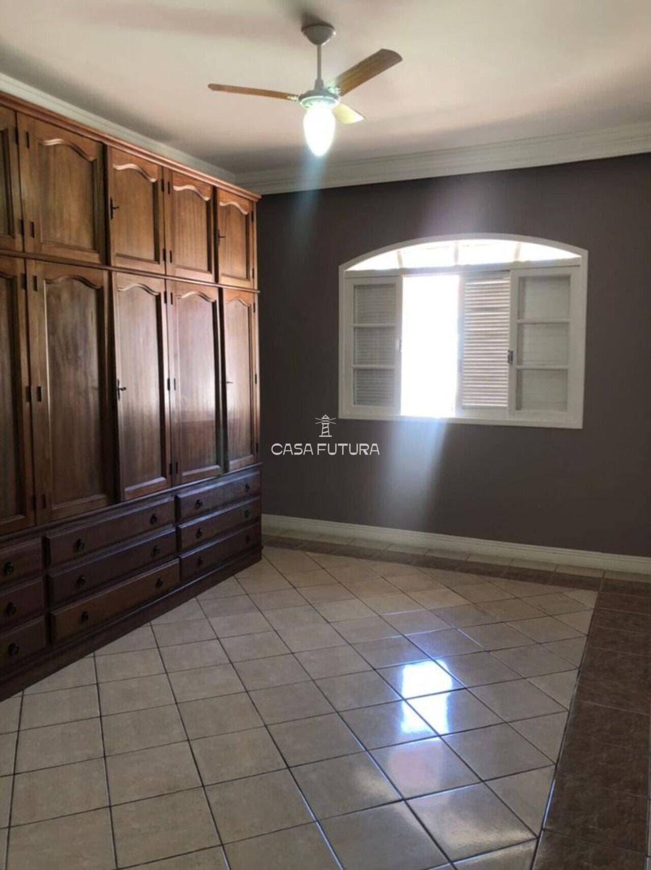 Casa com 3 quartos, 392 m² - foto 4