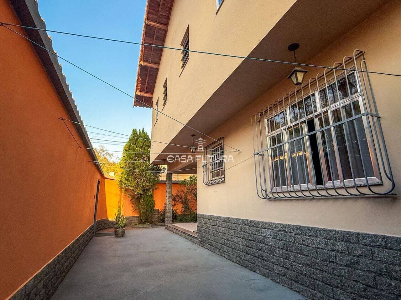 Casa com 3 quartos, 177 m²