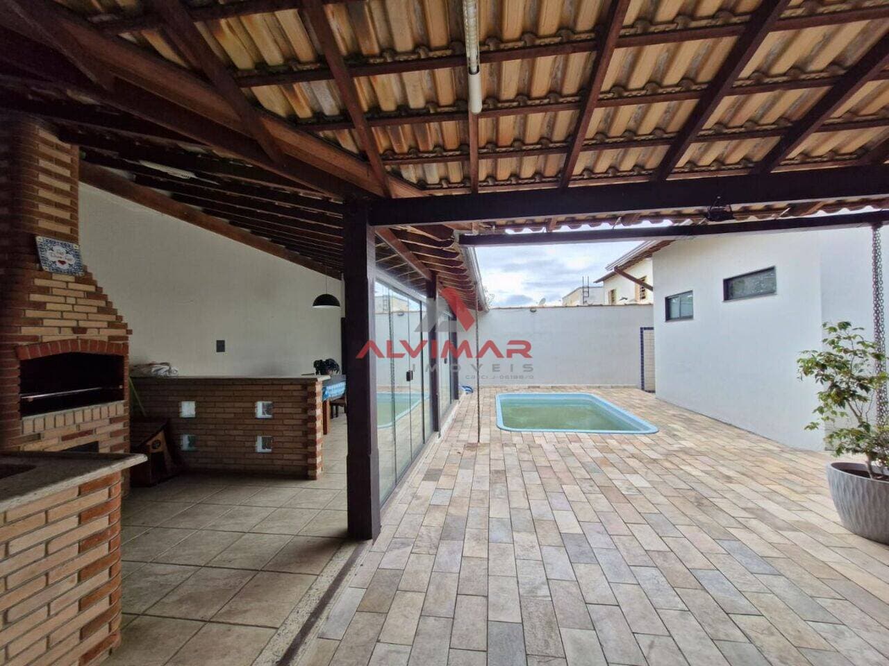 Casa com 4 quartos, 212 m²