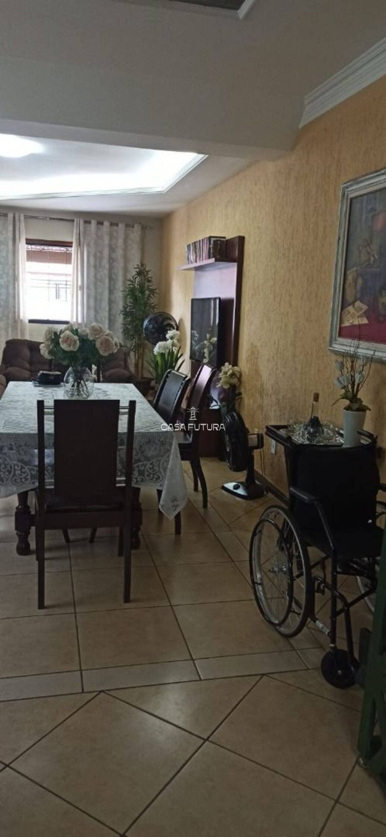 Casa com 4 quartos, 317 m² - foto 7