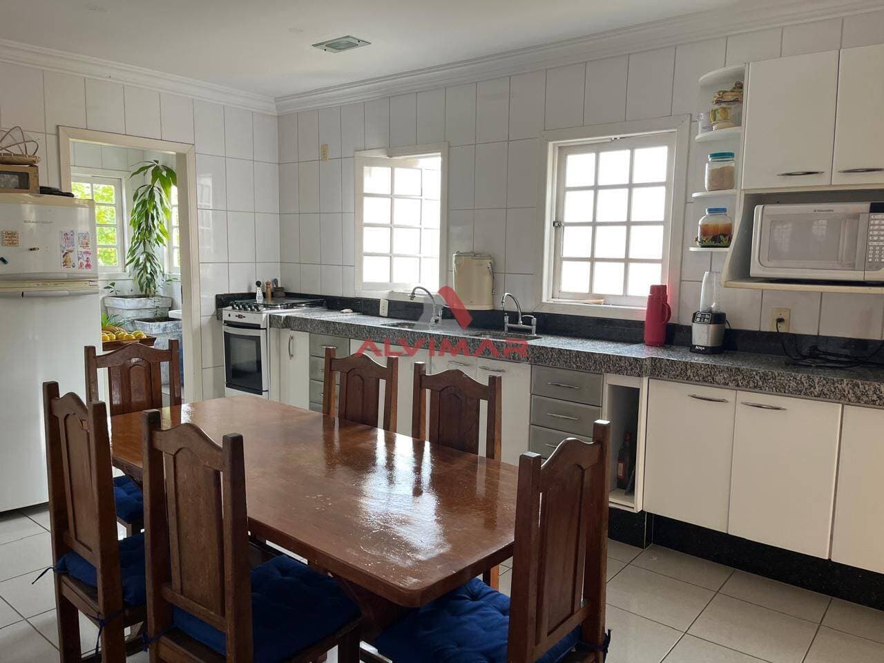 Casa com 3 quartos, 336 m² - foto 5