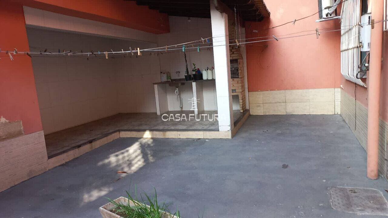 Casa com 5 quartos, 297 m² - foto 4