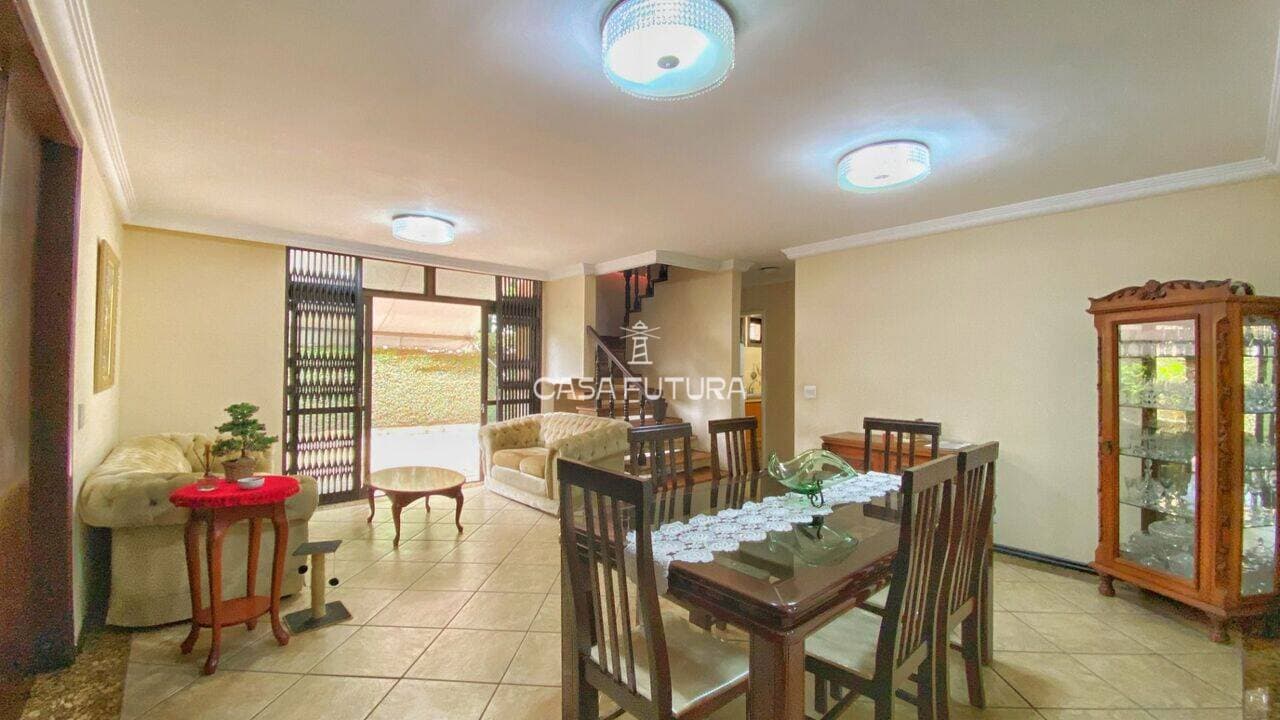 Casa com 4 quartos, 215 m² - foto 2