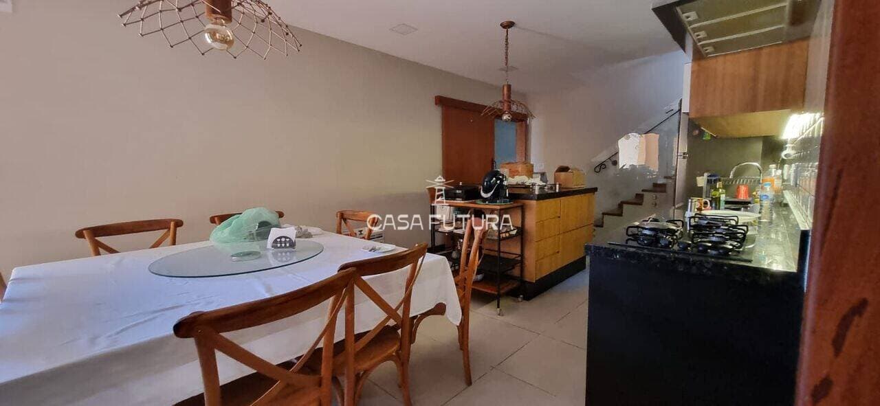 Casa com 3 quartos, 247 m² - foto 3