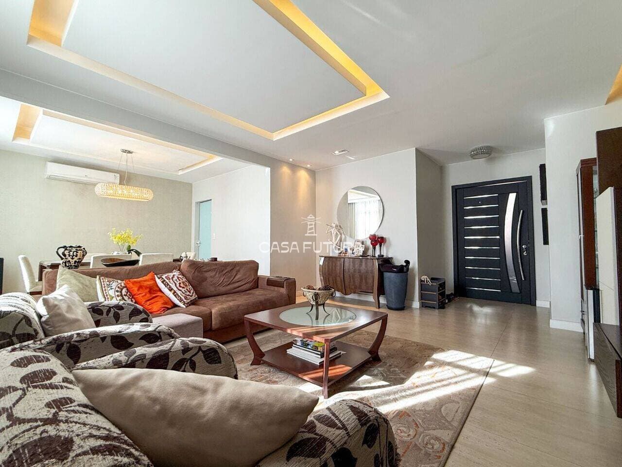 Apartamento com 3 quartos, 190 m² - foto 2