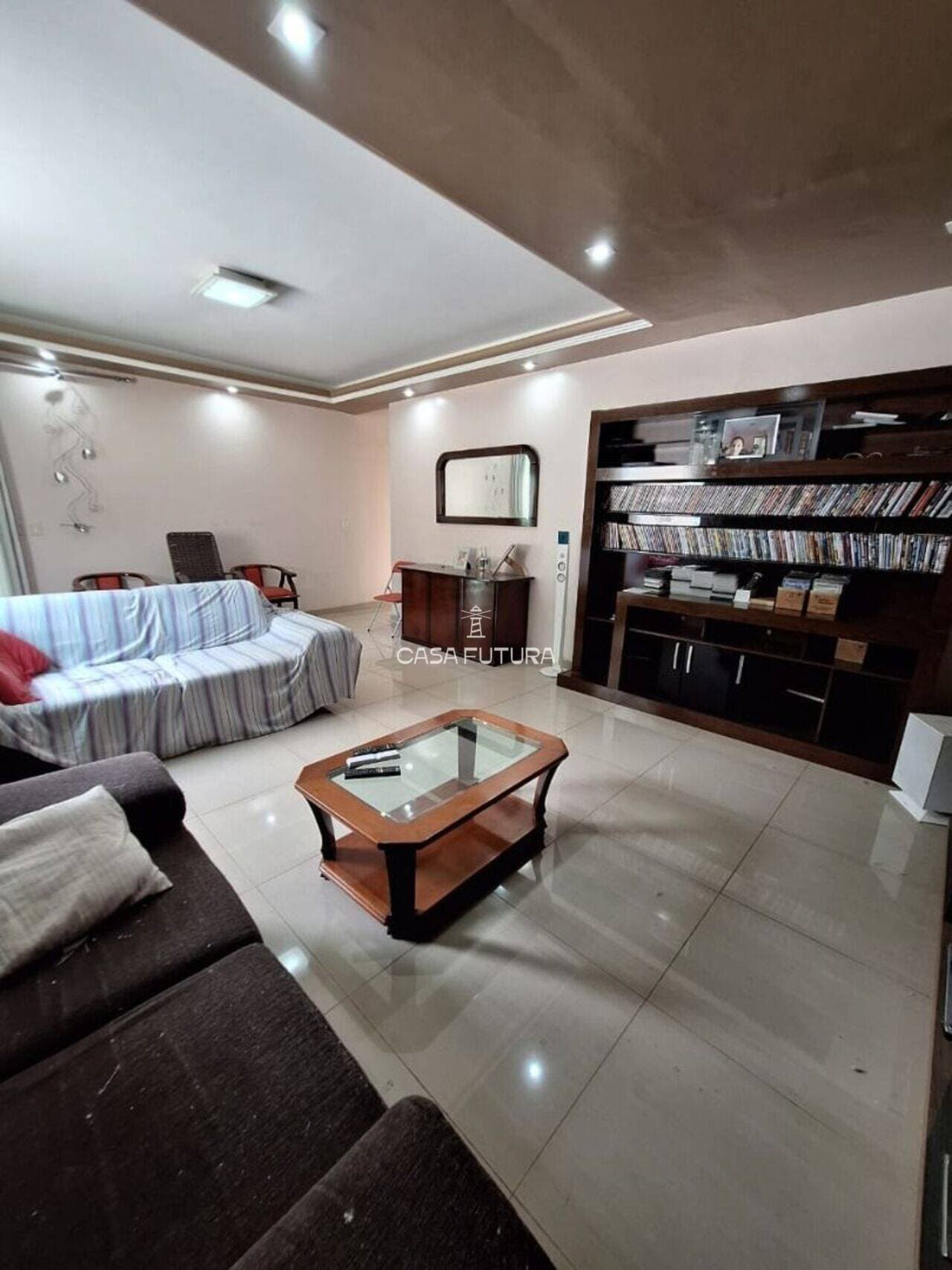 Casa com 3 quartos, 254 m² - foto 3