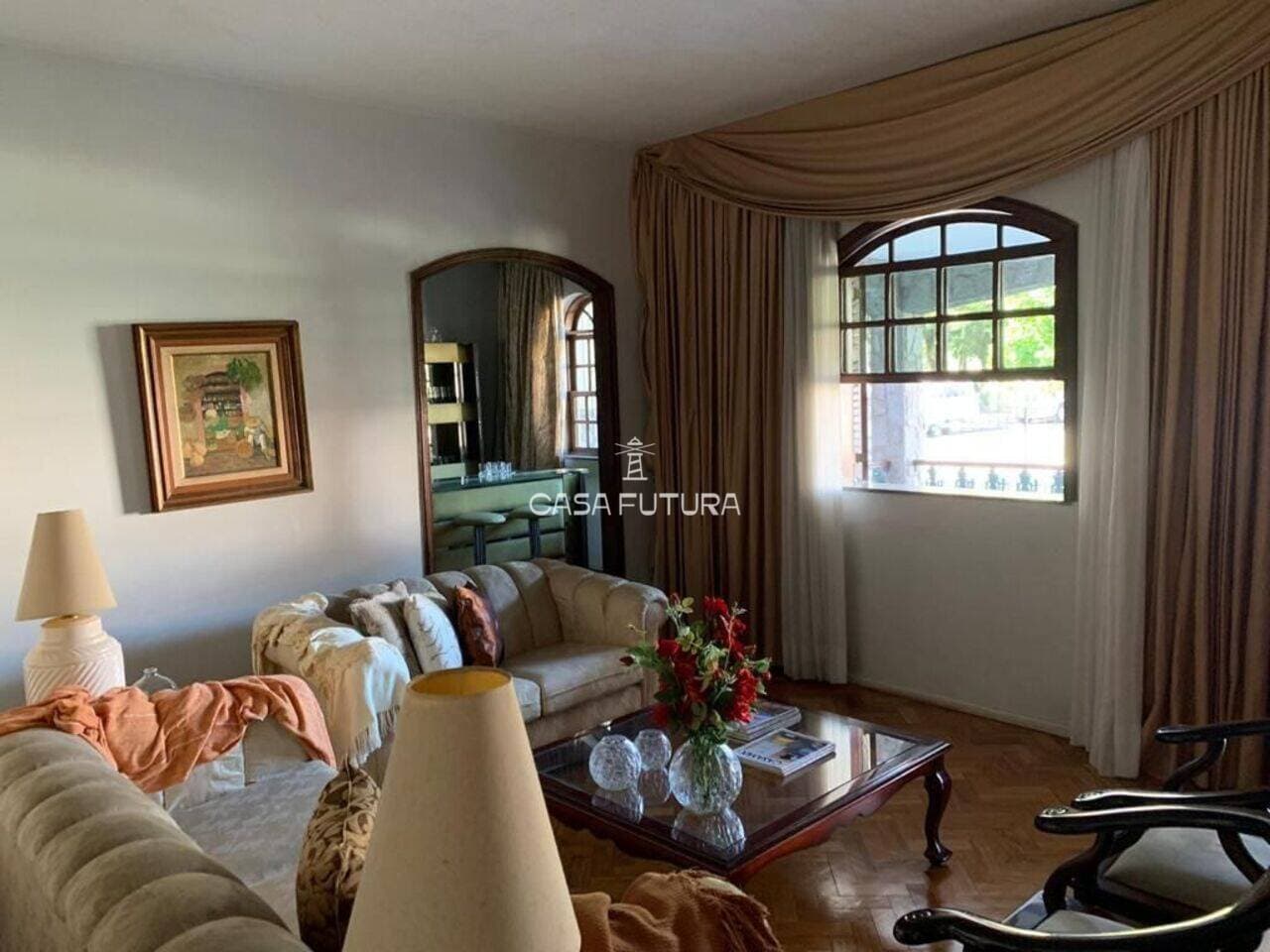 Casa com 4 quartos, 429 m² - foto 2