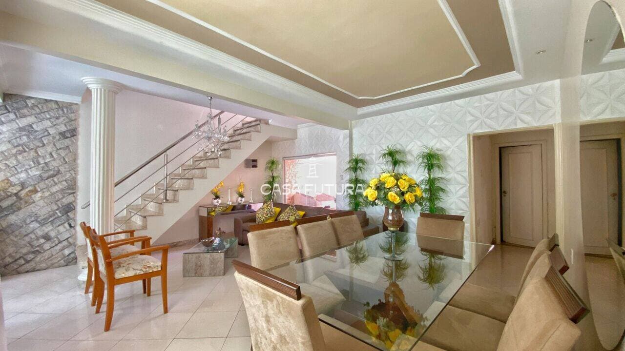 Casa com 4 quartos, 328 m²