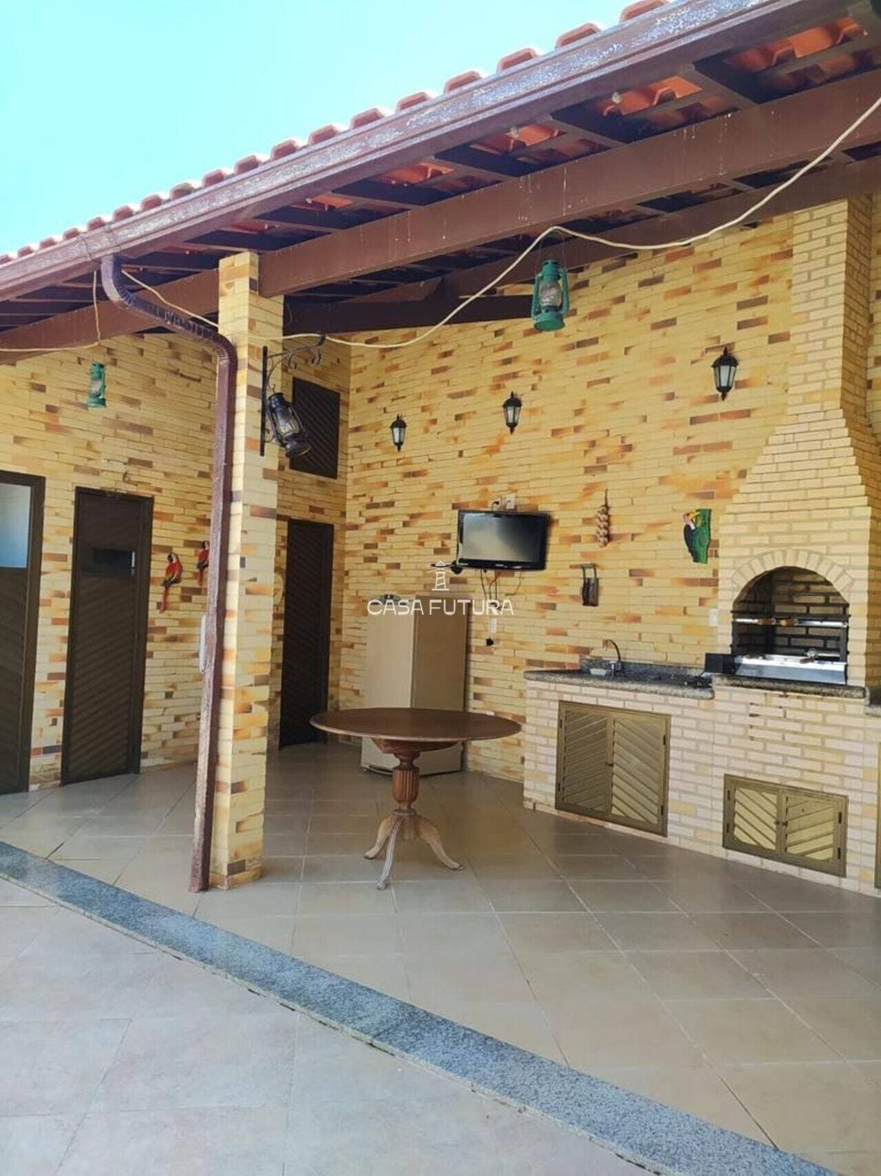 Casa com 4 quartos, 367 m² - foto 2