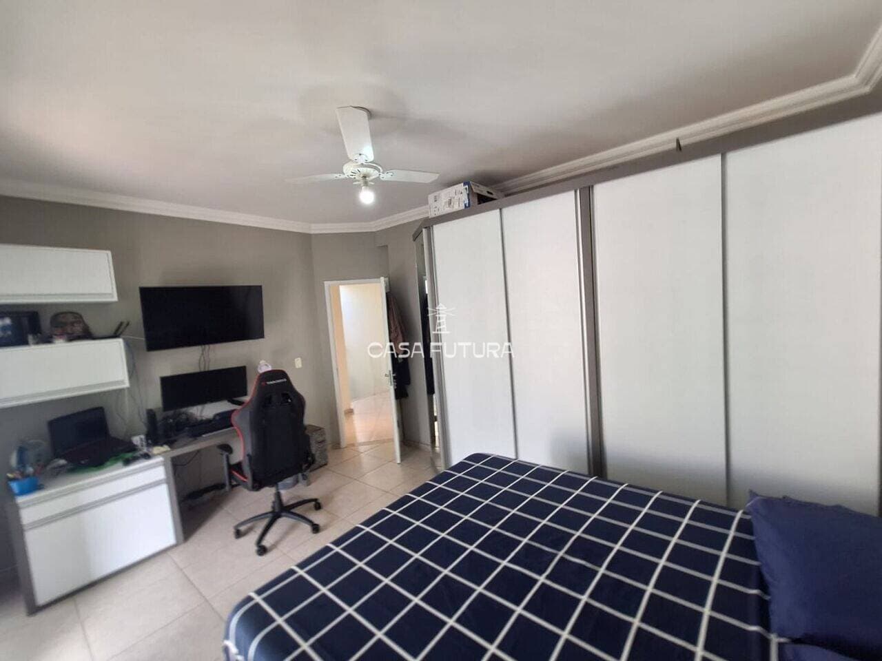Casa com 3 quartos, 244 m² - foto 6