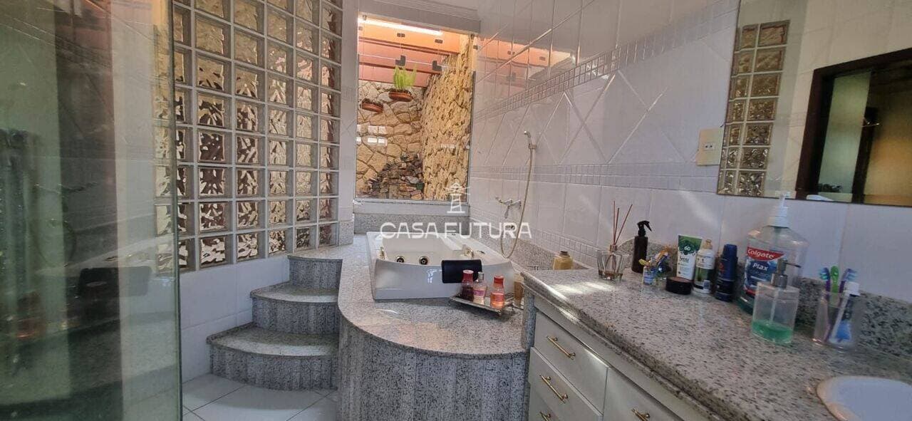 Casa com 3 quartos, 255 m² - foto 5