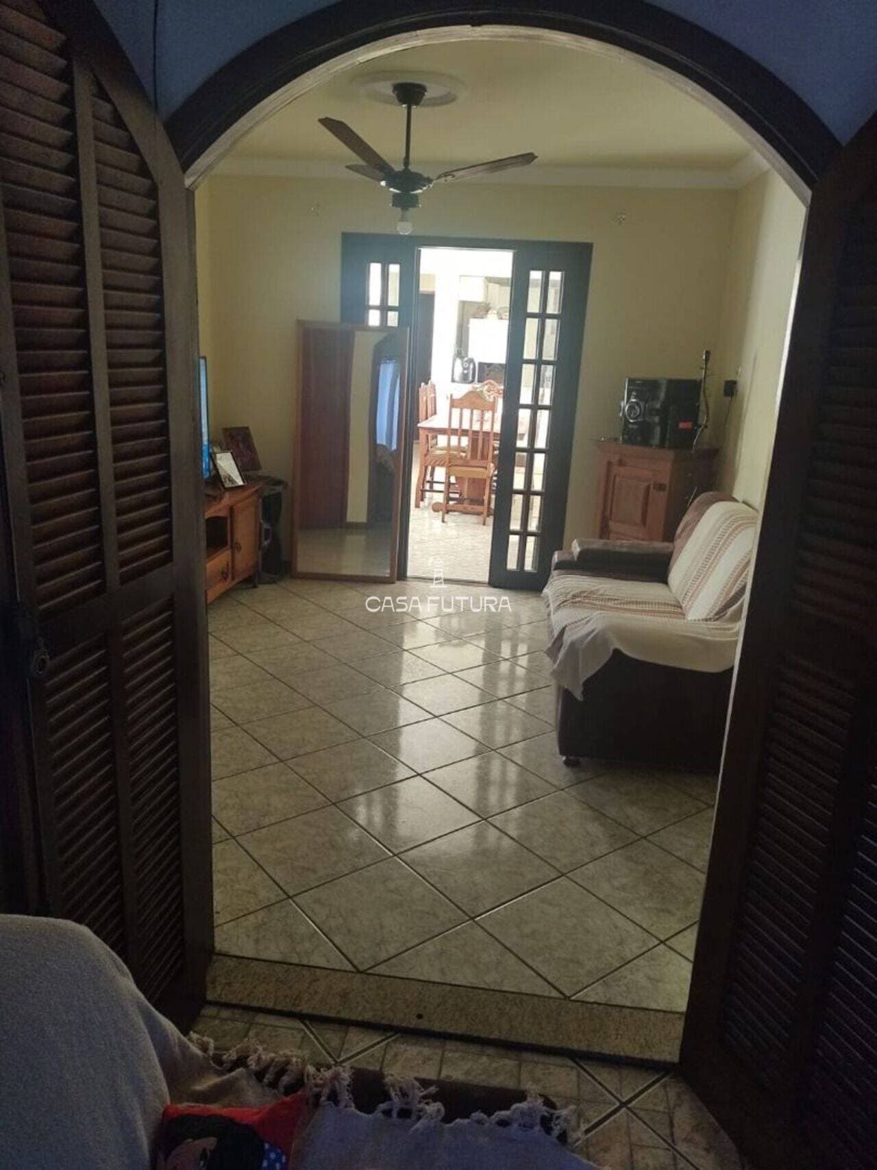 Casa com 7 quartos, 231 m² - foto 2