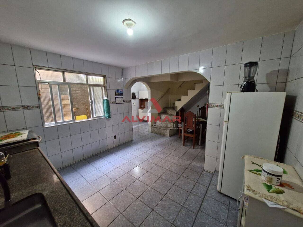 Casa com 4 quartos, 250 m² - foto 4