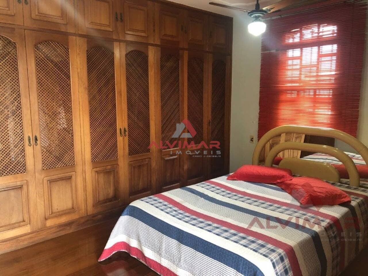 Casa com 4 quartos, 381 m² - foto 4