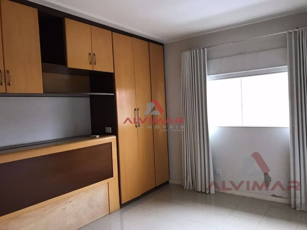 Casa com 3 quartos, 225 m² - foto 3