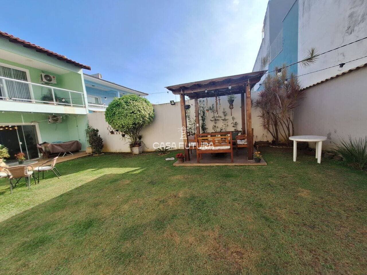 Casa com 3 quartos, 244 m² - foto 3