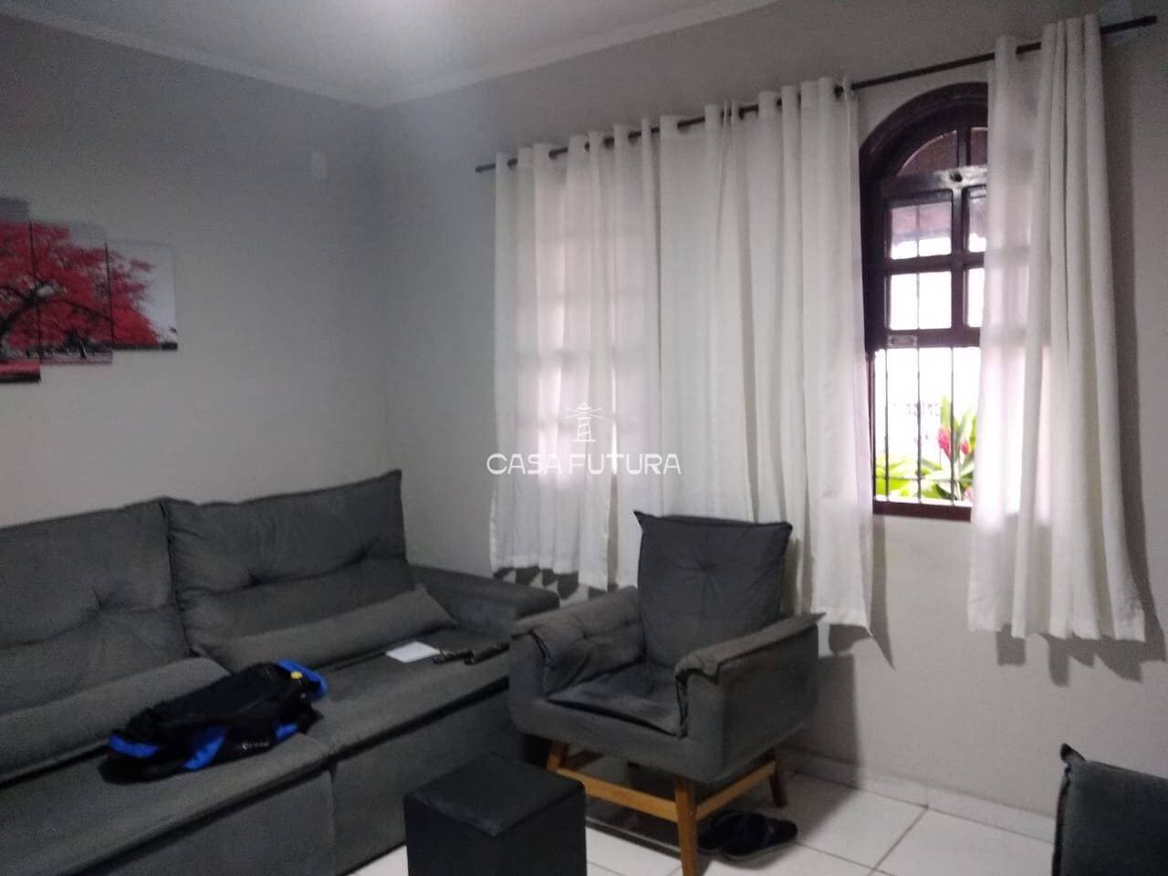 Casa com 5 quartos, 220 m²