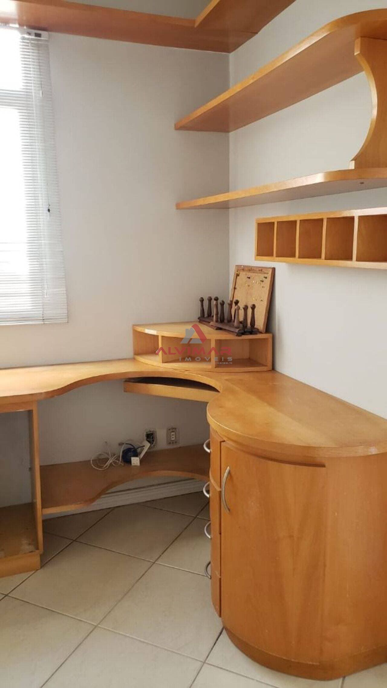 Apartamento com 3 quartos, 200 m² - foto 6