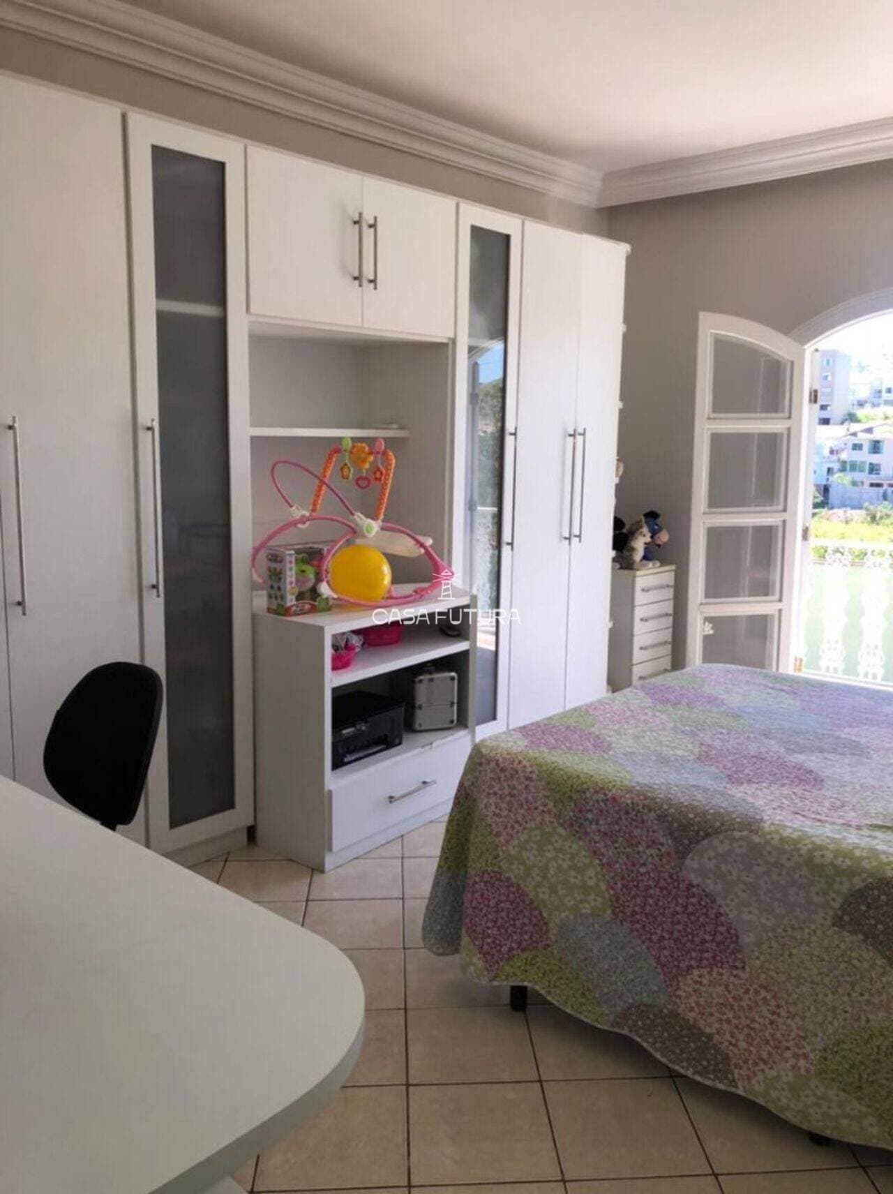 Casa com 3 quartos, 392 m² - foto 8