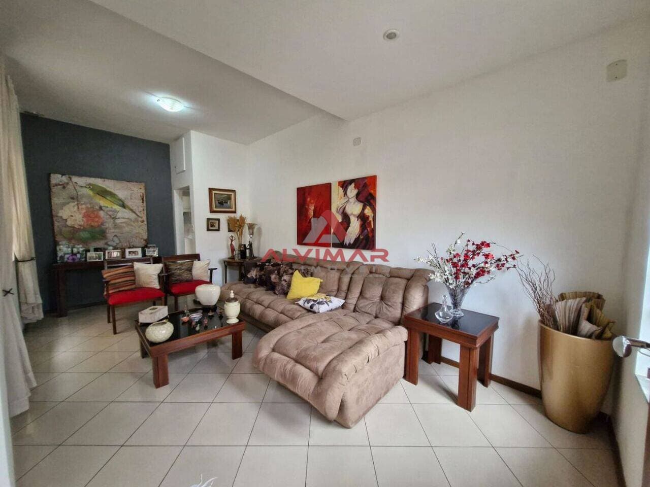 Apartamento com 3 quartos, 145 m² - foto 2