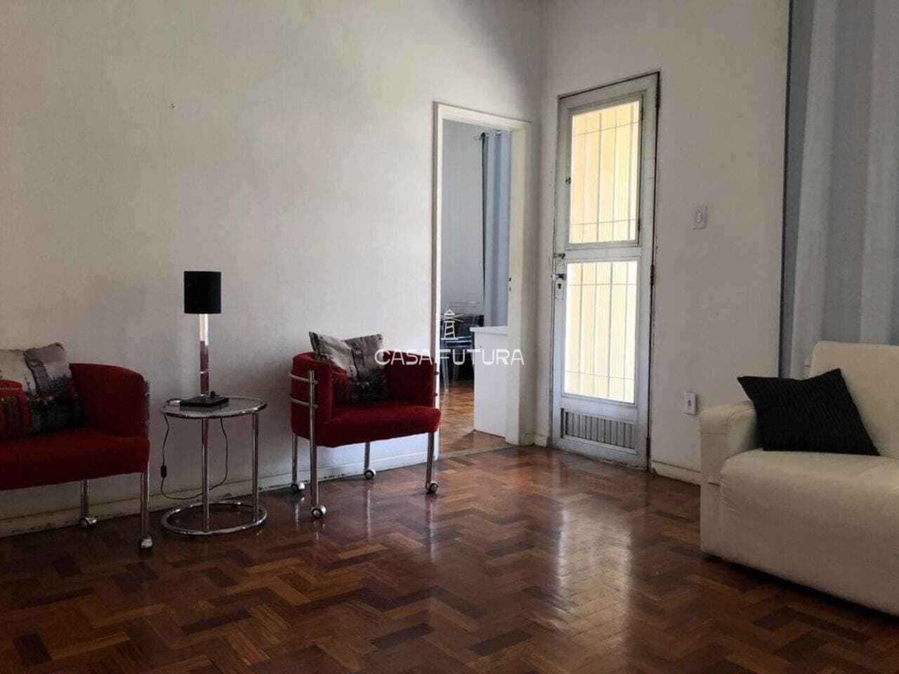 Casa com 3 quartos, 390 m²