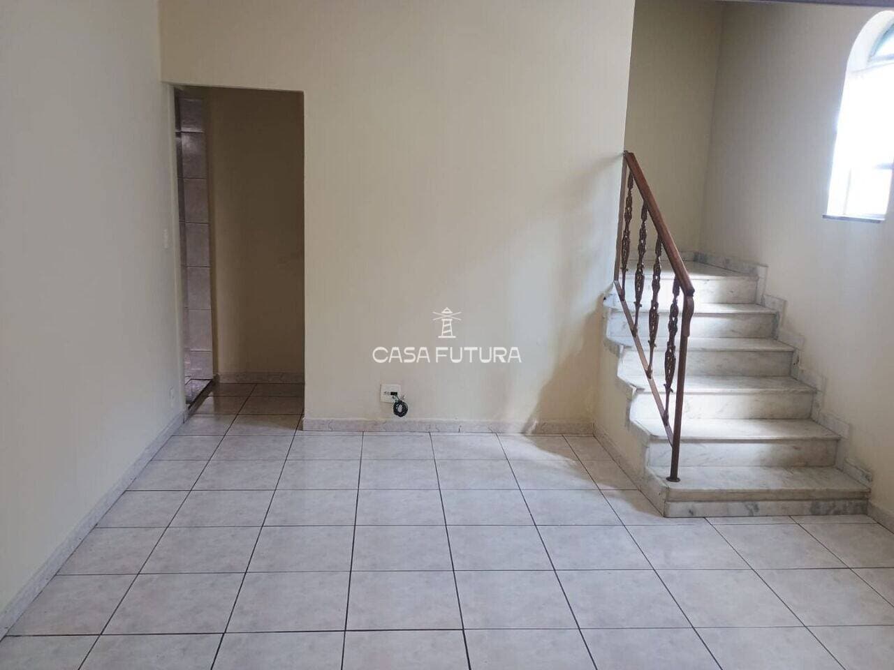 Casa com 6 quartos, 171 m²