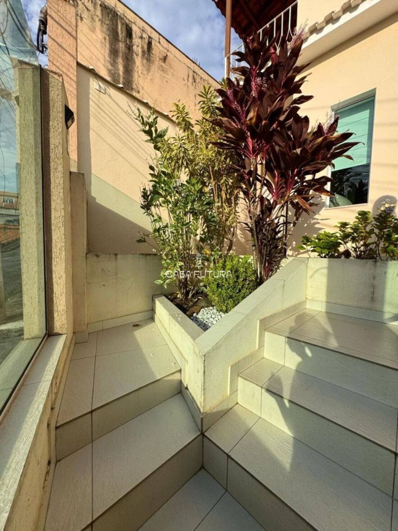 Casa com 9 quartos, 151 m²