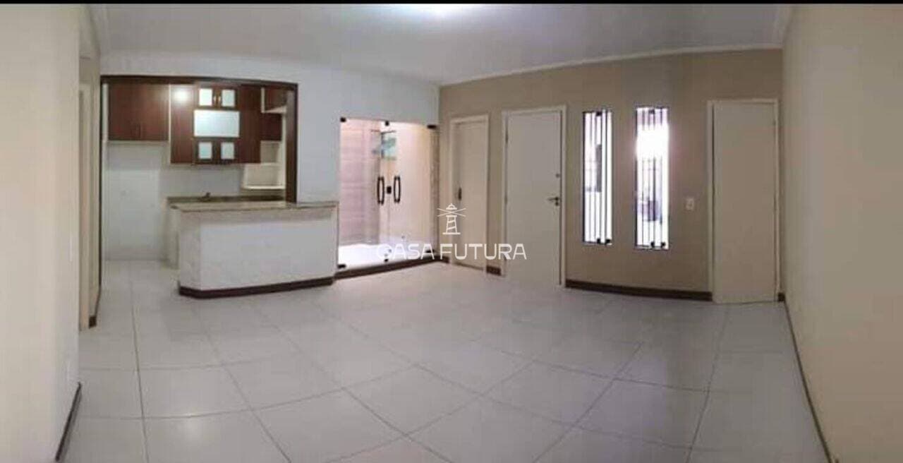 Casa com 3 quartos, 207 m² - foto 3
