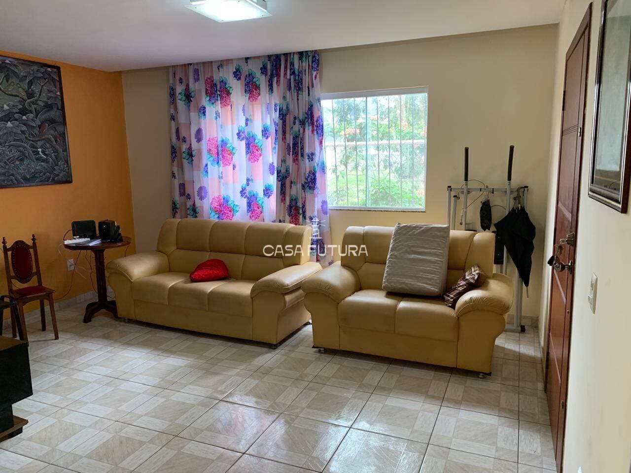 Casa com 4 quartos, 326 m² - foto 2