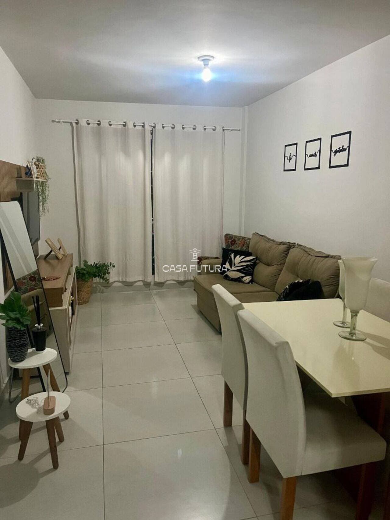 Apartamento com 2 quartos, 60 m²