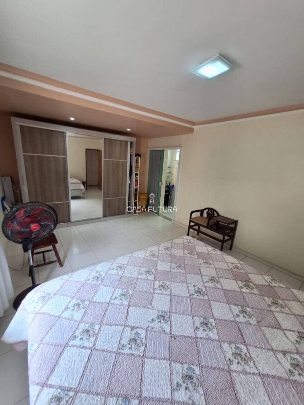 Casa com 3 quartos, 254 m² - foto 9