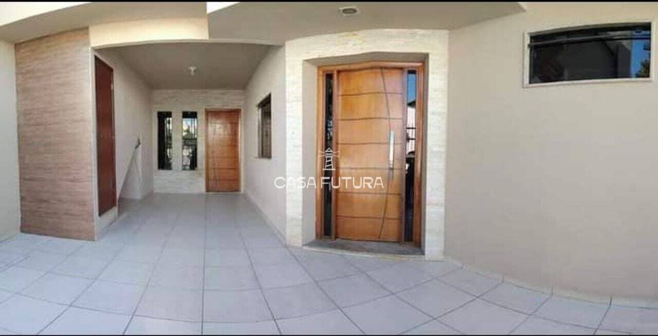 Casa com 3 quartos, 207 m²