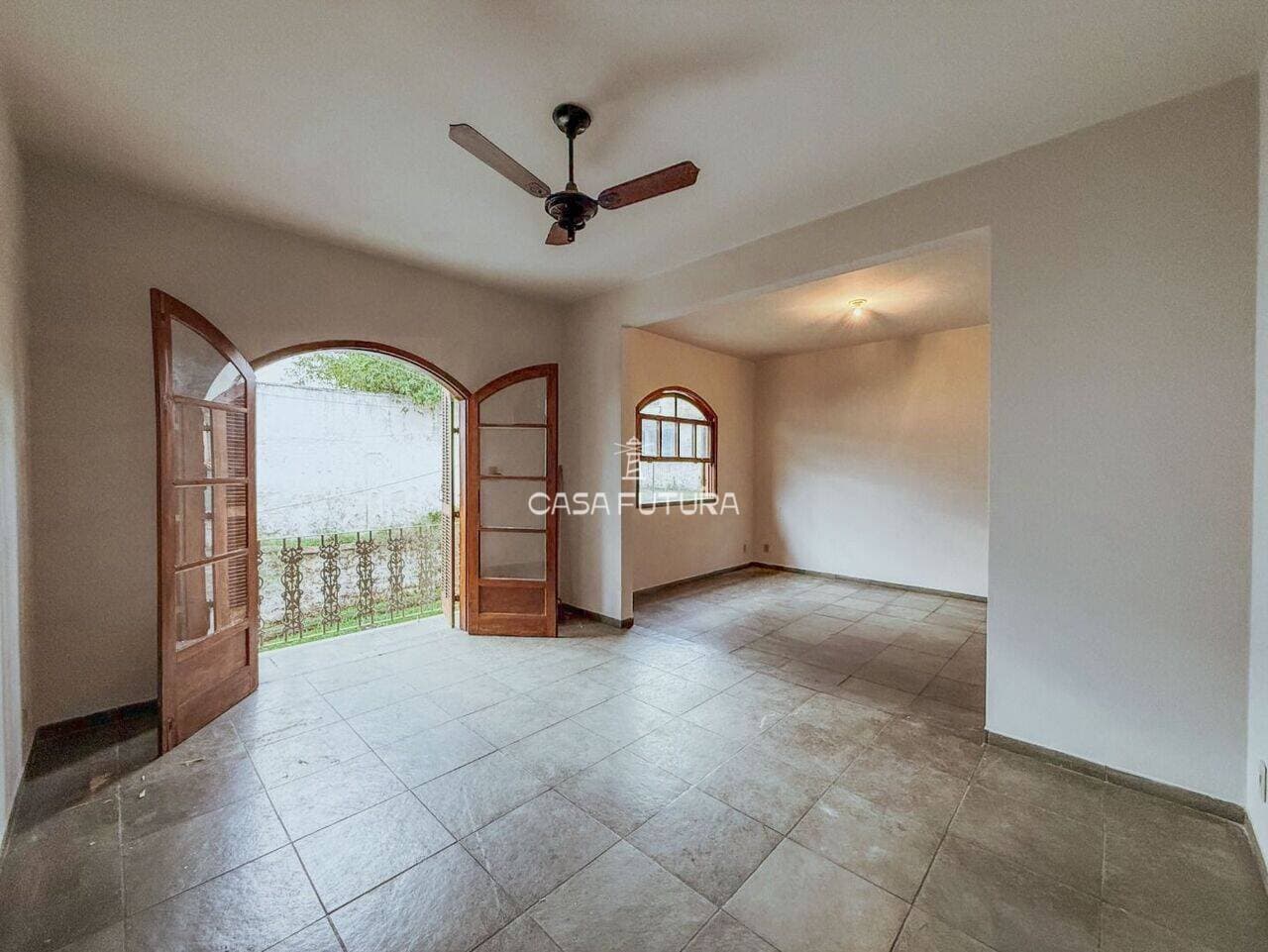 Casa com 4 quartos, 217 m² - foto 3