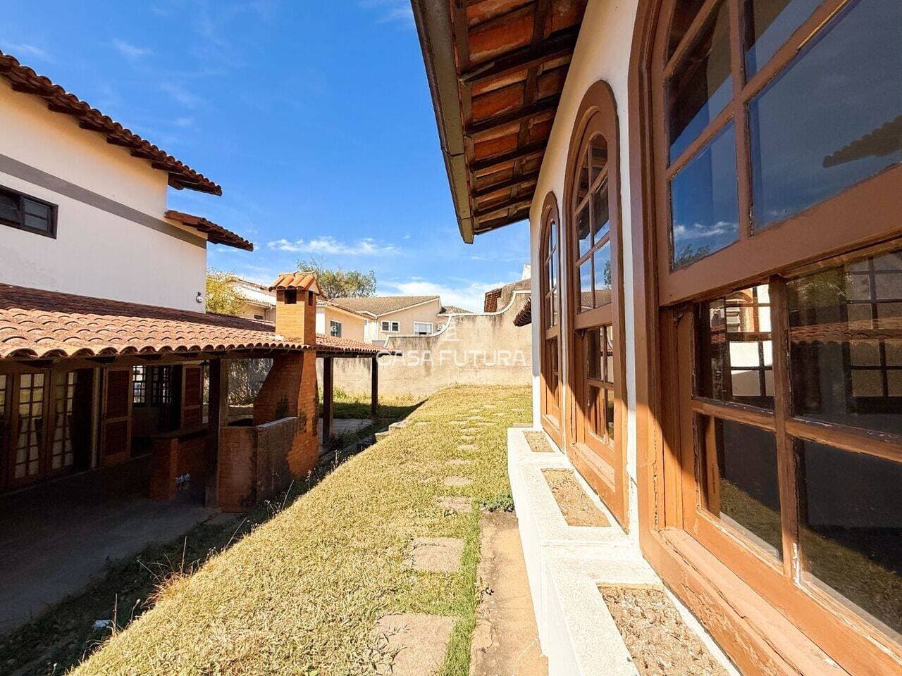 Casa com 5 quartos, 377 m² - foto 6