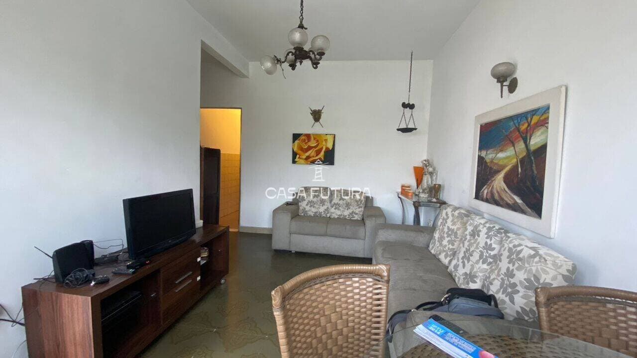 Casa com 3 quartos, 295 m² - foto 2