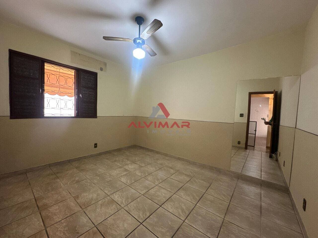 Casa com 3 quartos, 218 m² - foto 9