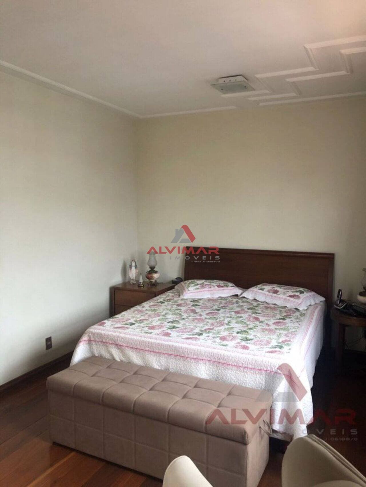 Casa com 4 quartos, 381 m² - foto 2