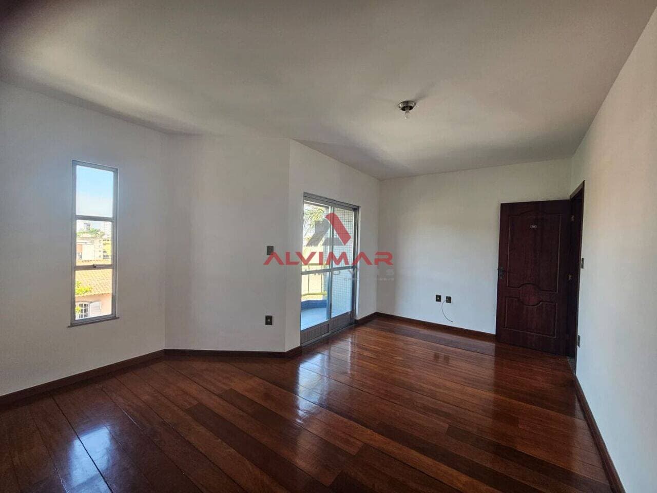 Apartamento com 2 quartos, 70 m² - foto 4