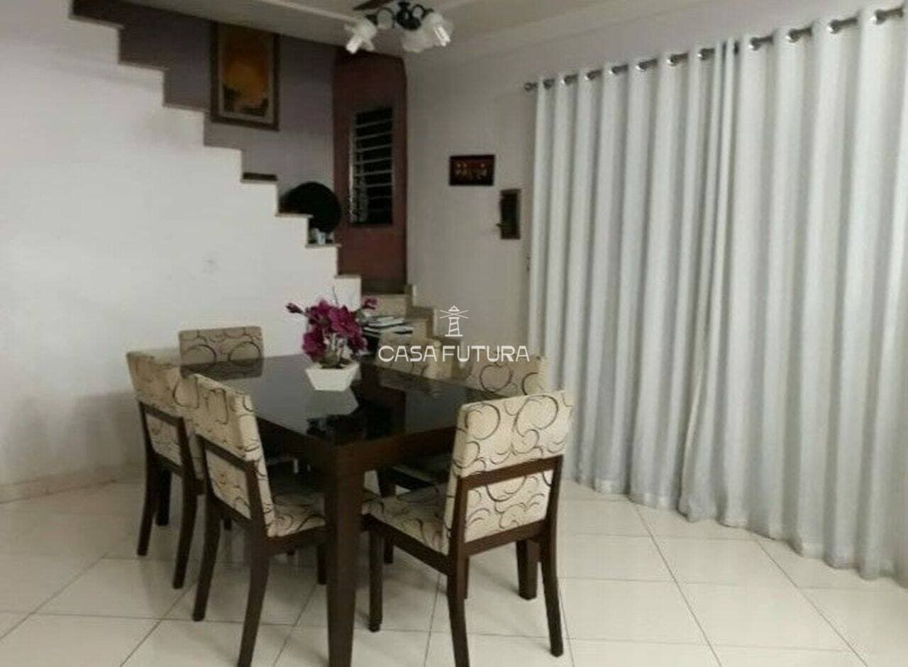 Casa com 3 quartos, 190 m²