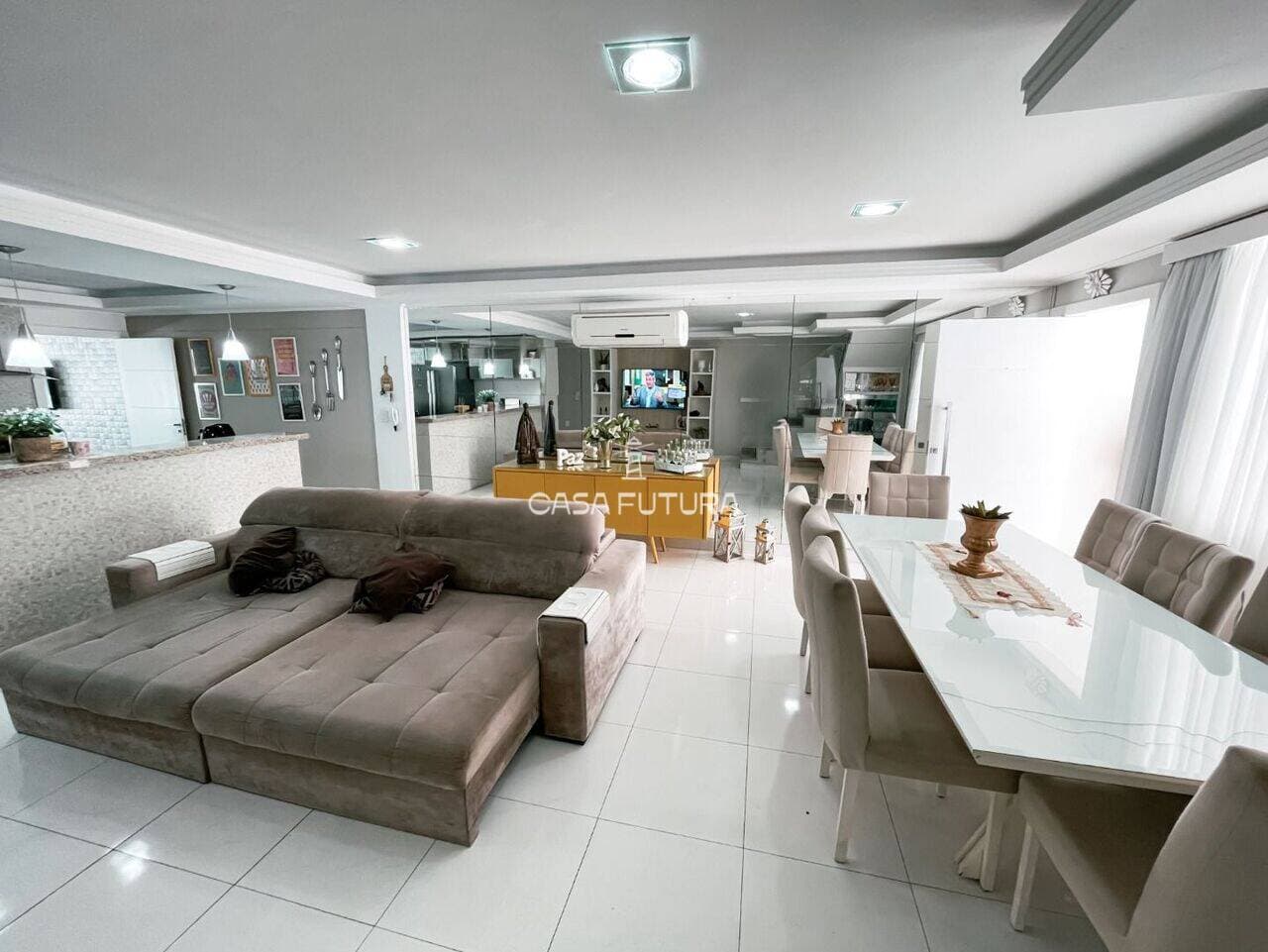 Casa com 3 quartos, 217 m² - foto 4