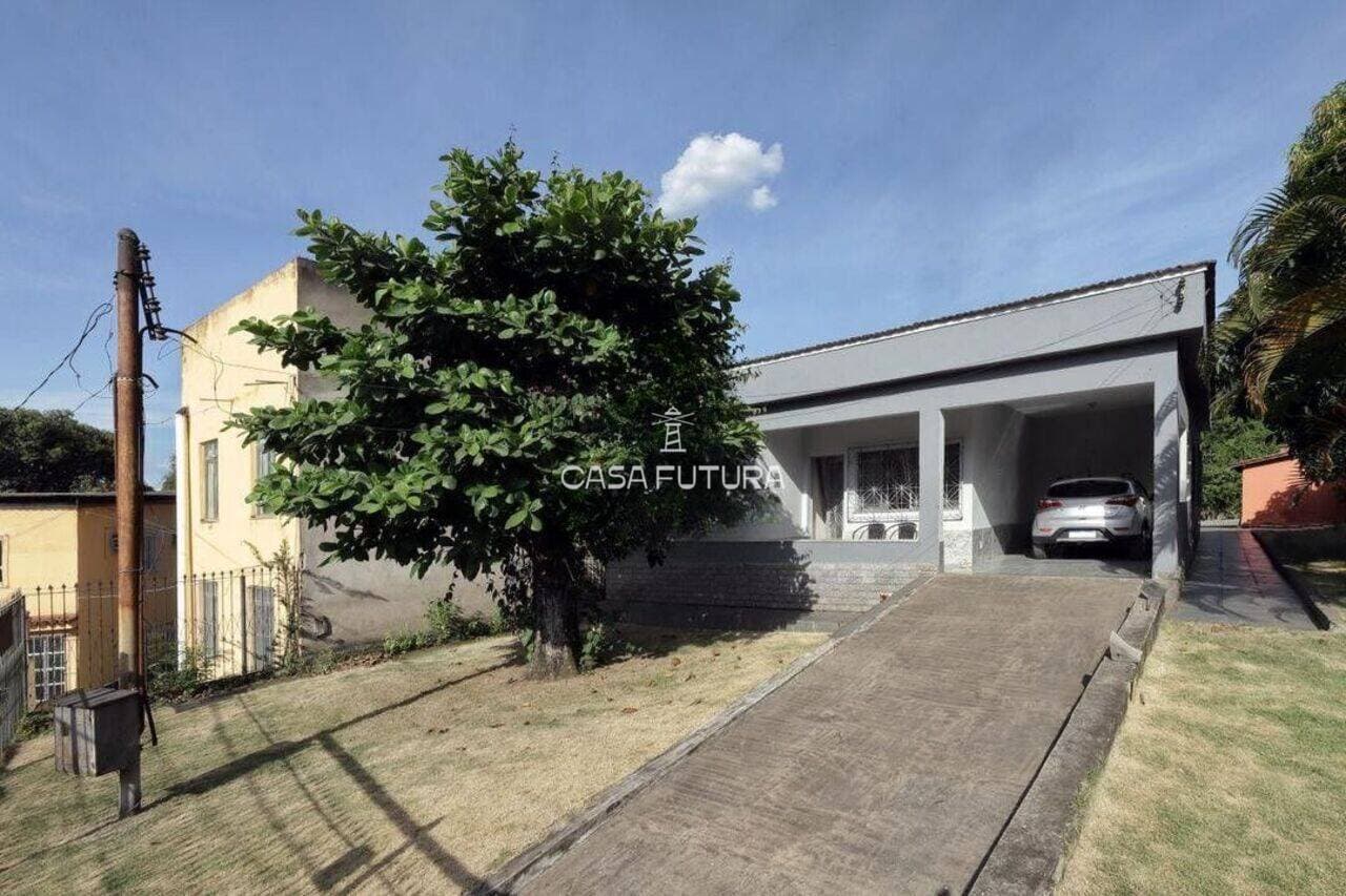 Casa com 4 quartos, 143 m²